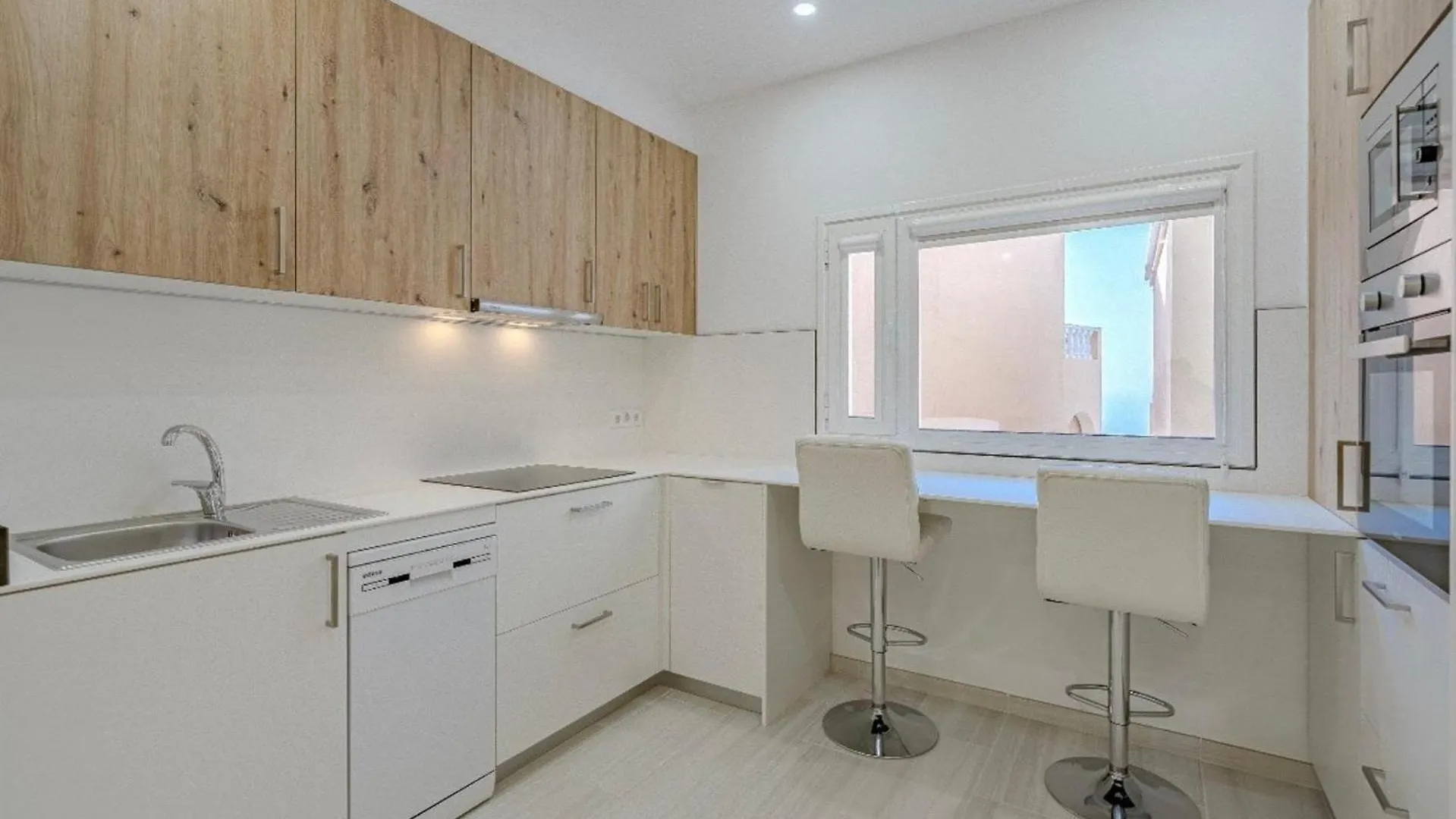 2 Bedroom Apartment Costa Adeje 0*, 아데제 스페인