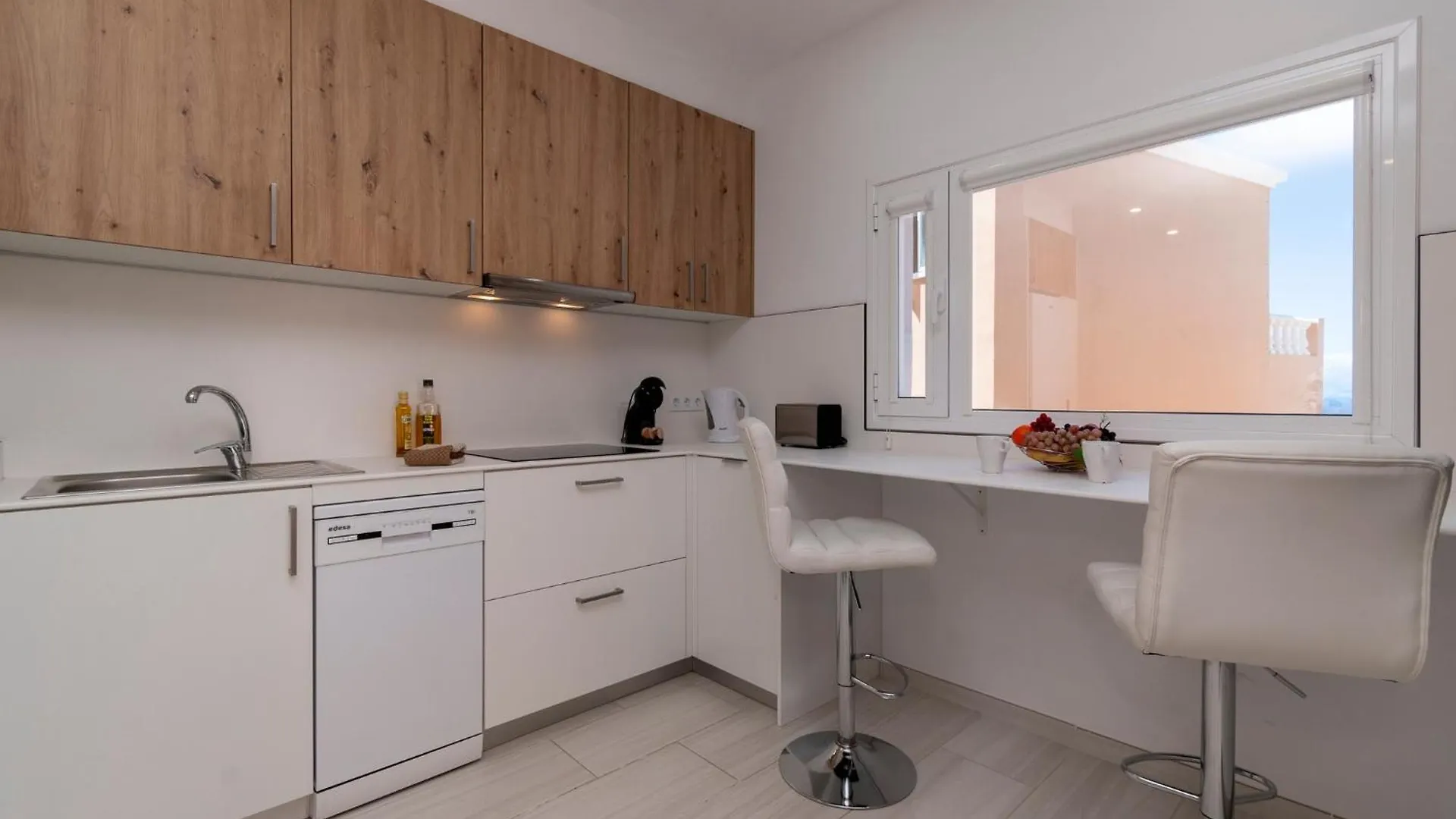 2 Bedroom Apartment Costa Adeje 아데제