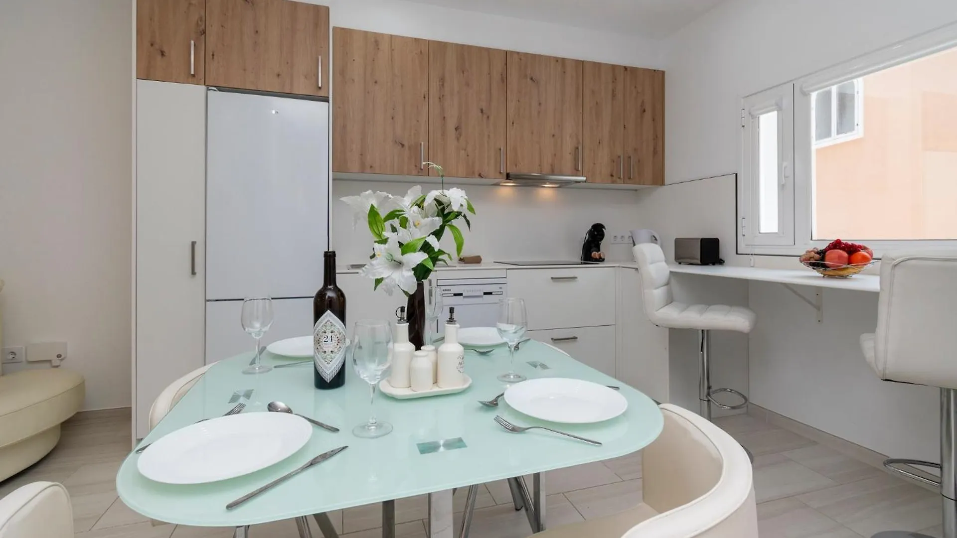 2 Bedroom Apartment Costa Adeje  阿德耶